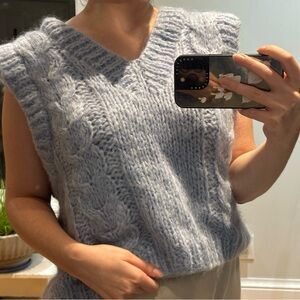 Elegant V-Neck Cable Knit Sweater Vest - Soft Blue